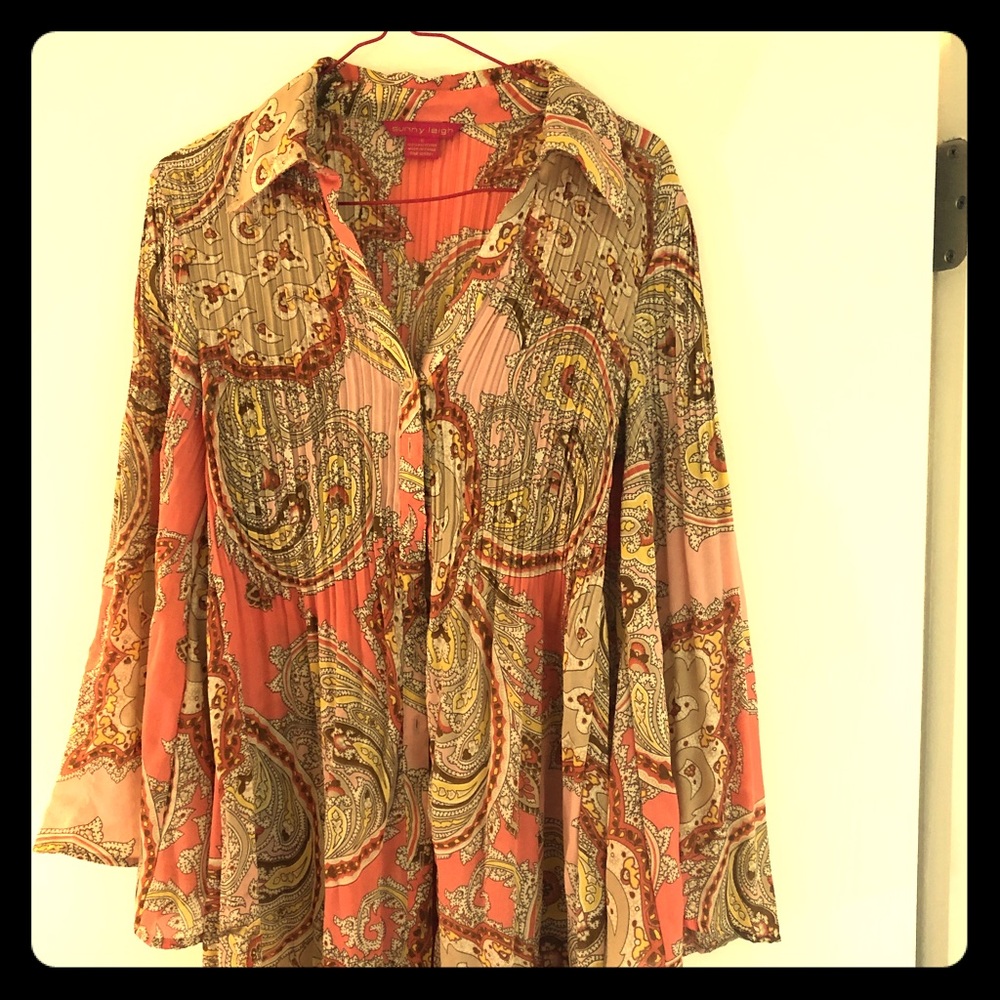 Flowing, pleated and beautiful paisley peach top.